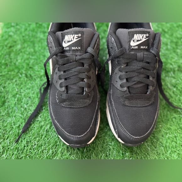 Nike Air Max 90
Black White (Women's) Size 8.5 - Picture 3 of 7